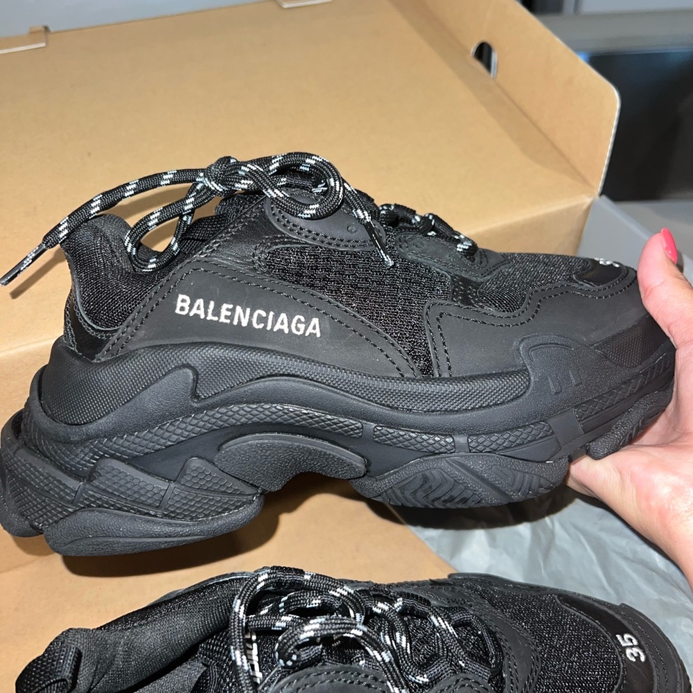 Balenciaga triple S Sneaker in black double foam and mesh